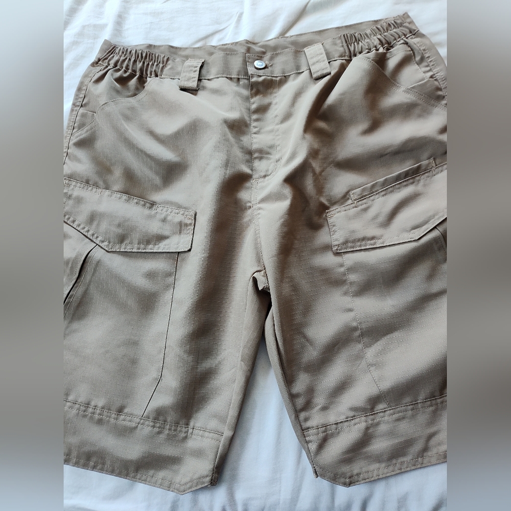 TACTICAL SHORTS. Men's Size 2XL.   10" Inseam.  Button/Zip Closure.